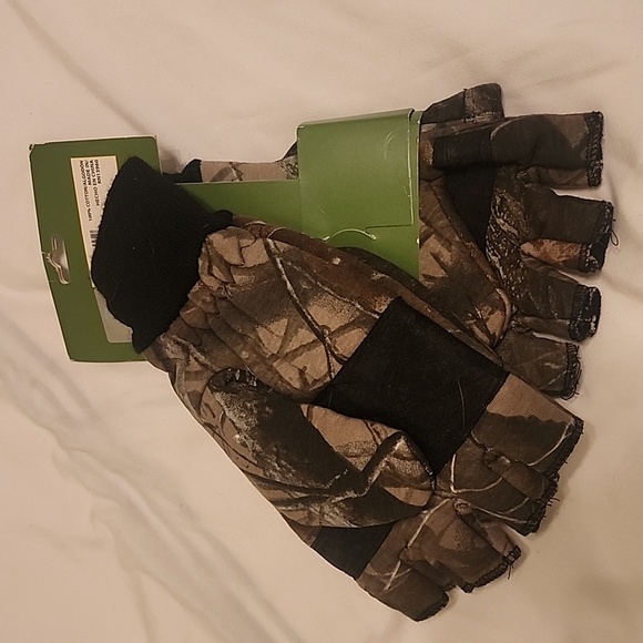 Remington Realtree hardwoods xl gloves - Picture 4 of 4